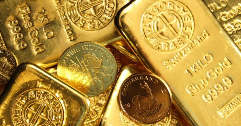 Gold Surges Past $4,600 as Safe Haven Demand Intensifies