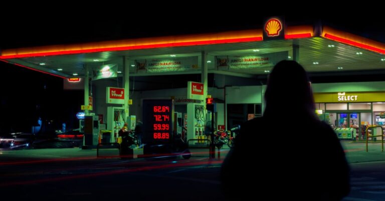US Gas Prices Up Nearly $1 as Hormuz Traffic Stays at 20%