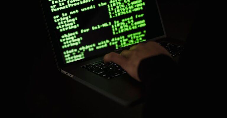 SynkLoader Malware Hits Teams With Fake Lock Screen