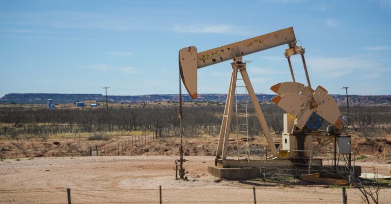 Oil Falls as Bessent Prepares New Iran Sanctions