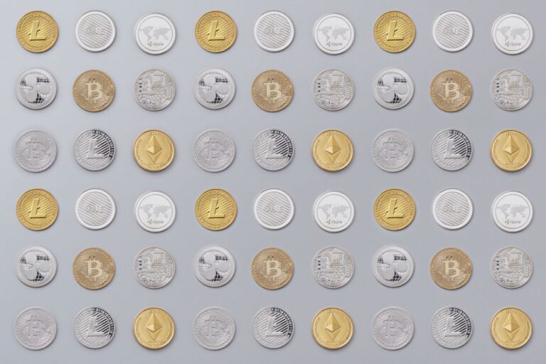 XRP Slips Below $1 as Ripple Lands First Korean Bank Deal