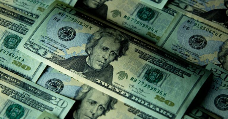 Fed Minutes Reveal Deepest Policy Split in Years