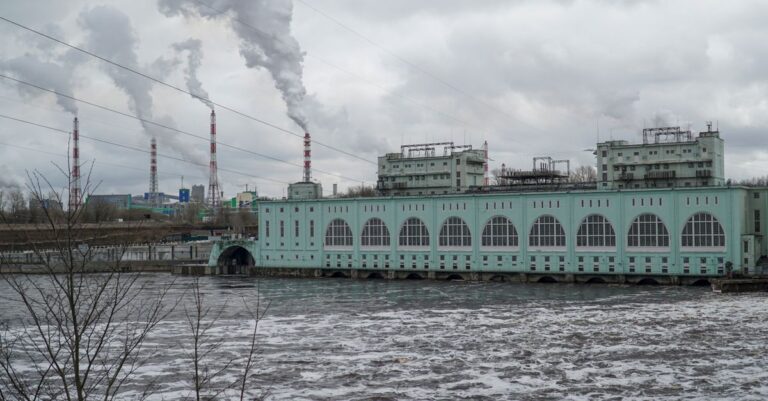 Fire, blast rock Russia-China gas complex, 130+ hurt