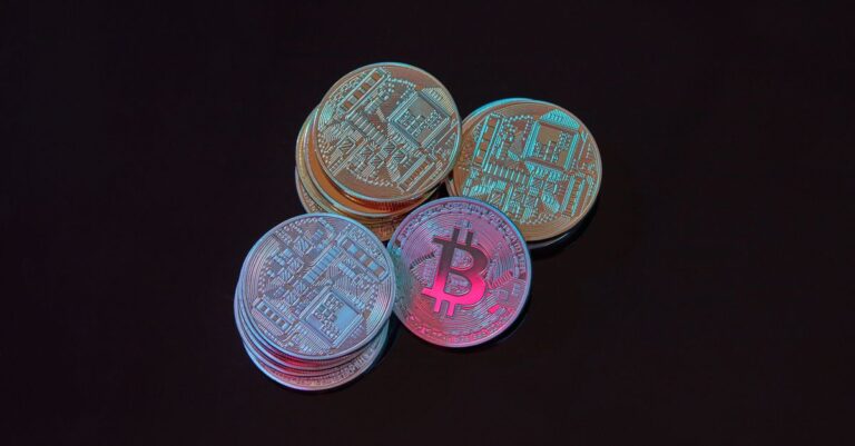 Bitcoin Holds 78K as Jackson Hole and PCE Data Loom