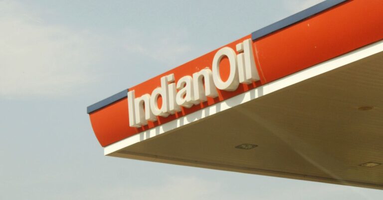 India Refiners Pivot Away from Russian Crude Amid Supply Crunch