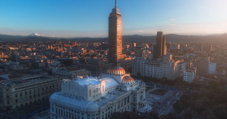 Banxico Lifts Mexico Growth Forecast, Says Investment Grade Holds
