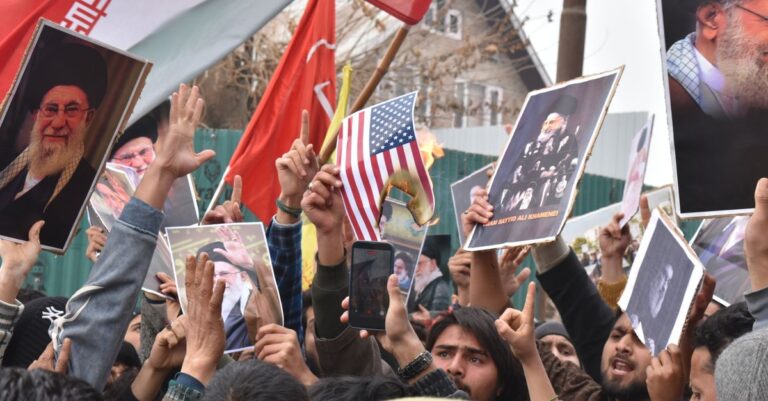 Khamenei Urges Gulf Rulers to Unite Against Real Enemy in Rare Message