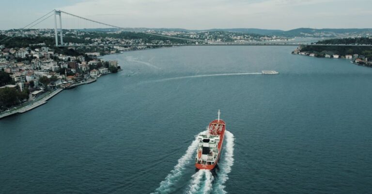 Oil Tanker Hits Mines in Hormuz as Shipping Threat Grows