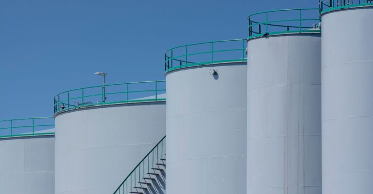 IEA Says Global Oil Demand Will Fall 1.6M bpd in 2026