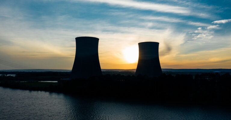 Short Sellers Reap $2B as Small Modular Reactor Stocks Tumble