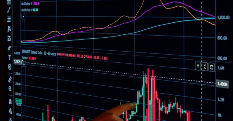 Two Thais Sue Tether for Freezing 2M USDT Without a Warrant