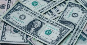 Dollar Climbs to 99.15 as Treasury Yields Squeeze Markets