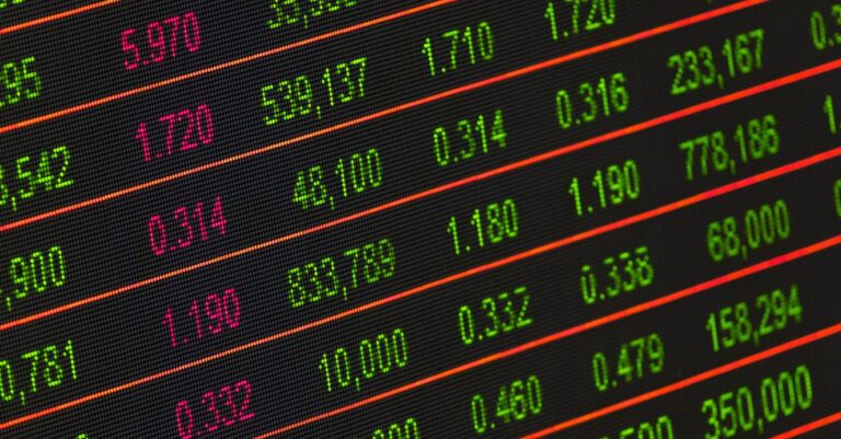 Wall Street Closes August in Red as Iran Strikes Fuel Rate Fears